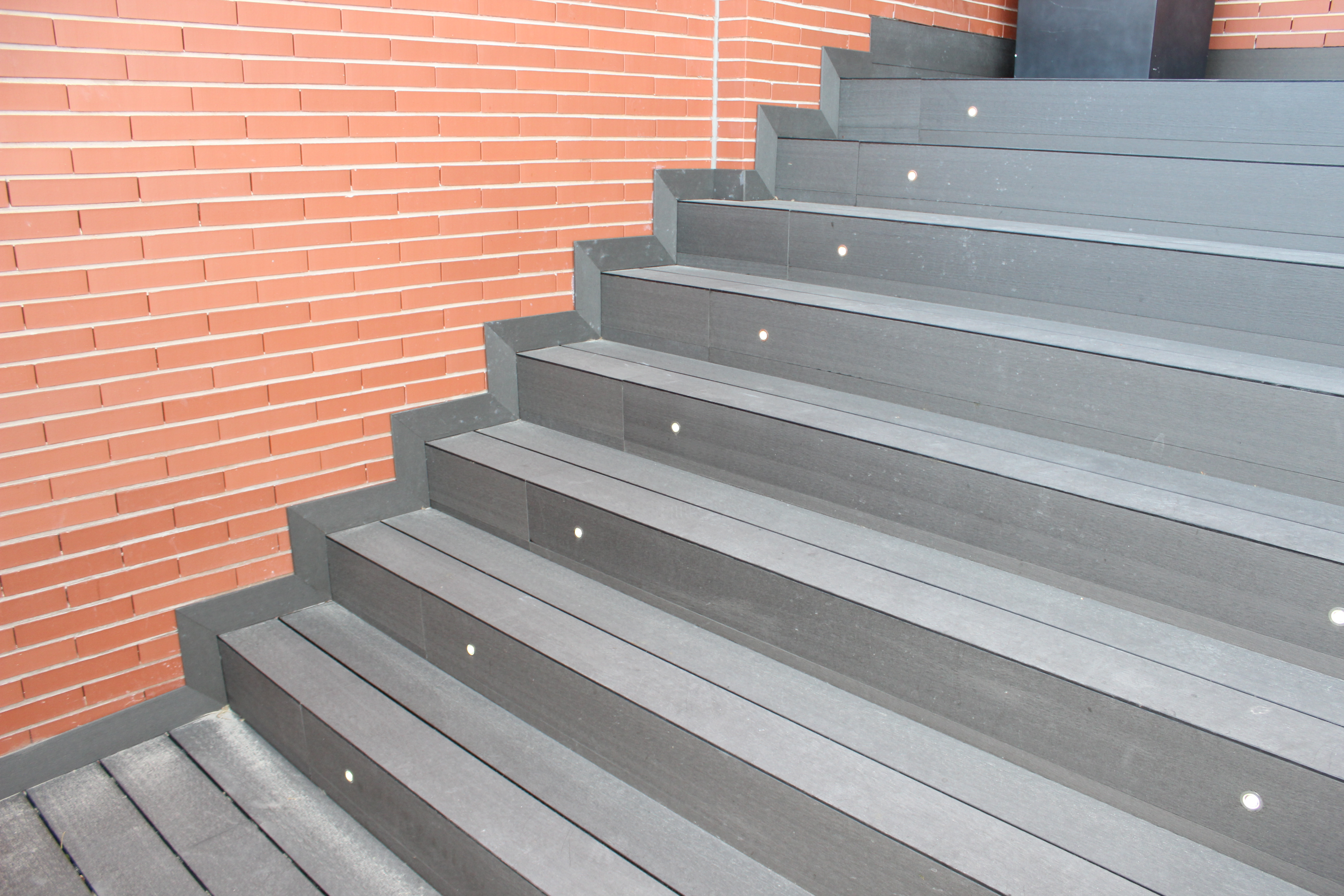 Tarimas sintéticas para bancos, escaleras y jardineras