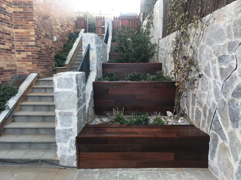 Peldaños de madera sintética para terrazas