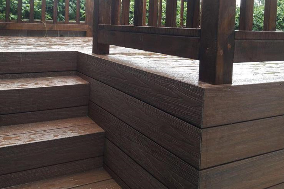 Revestimiento en piscina elevada