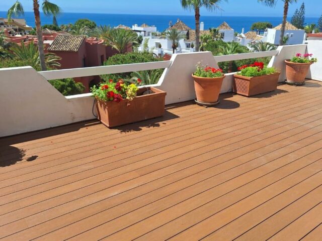 Tarima exterior sintetica en Marbella