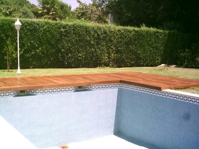 https://topmadera.com/wp-content/uploads/Instalacion-en-piscina-de-tarima-de-cumaru-exterior-en-Valdemorillo-667x500.jpg